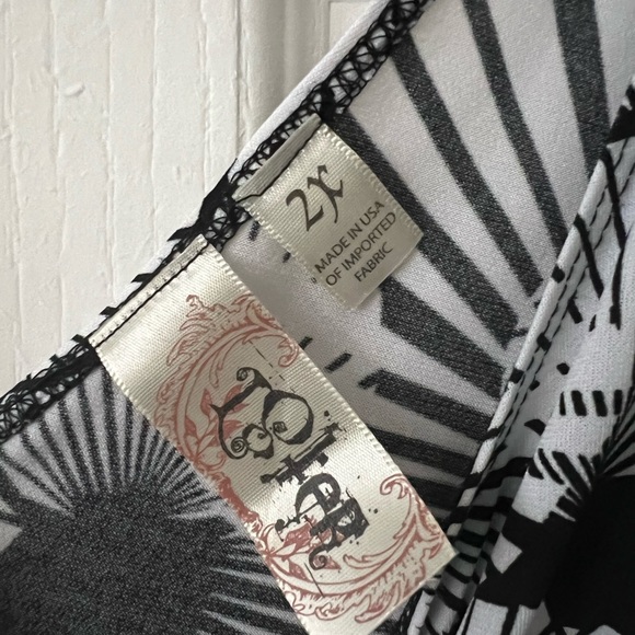 Black & White Flutter Sleeve Dress - Picture 3 of 4